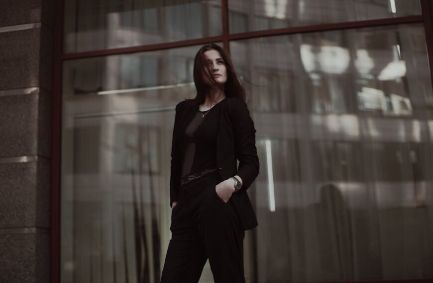 naomi yomtov biography details